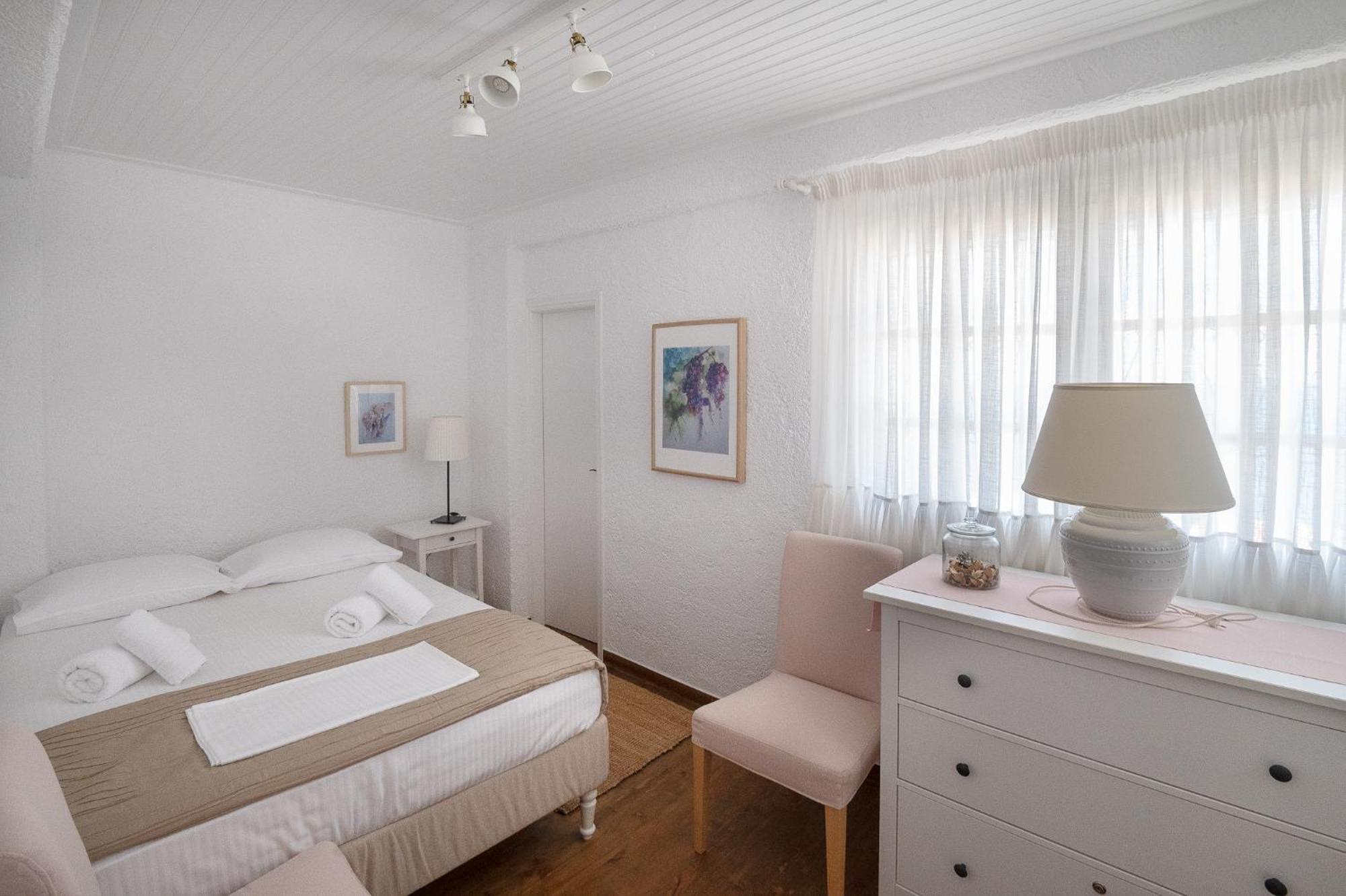 Pouletis Family Apartments - Akroyali Seaview Getaways Kalamata Exterior photo