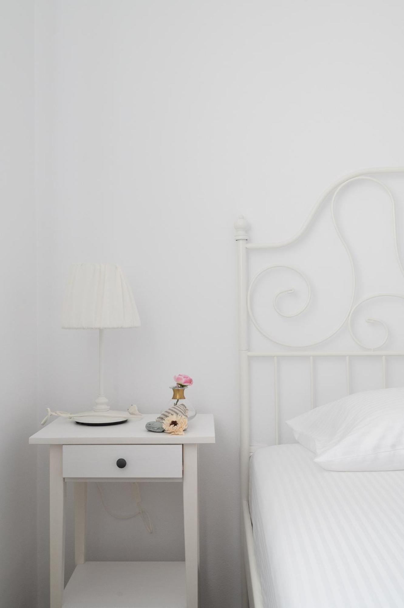 Pouletis Family Apartments - Akroyali Seaview Getaways Kalamata Room photo