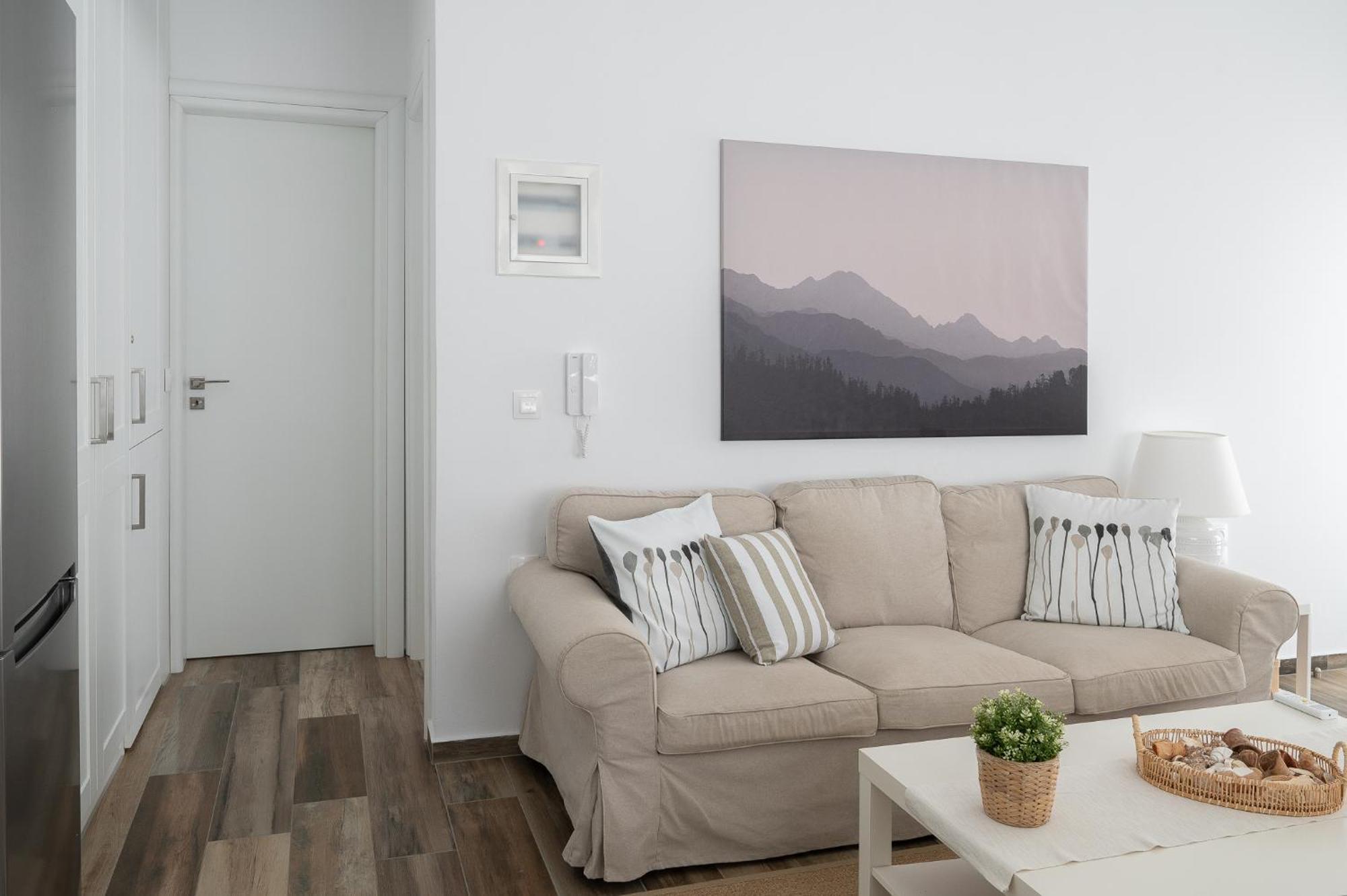 Pouletis Family Apartments - Akroyali Seaview Getaways Kalamata Room photo