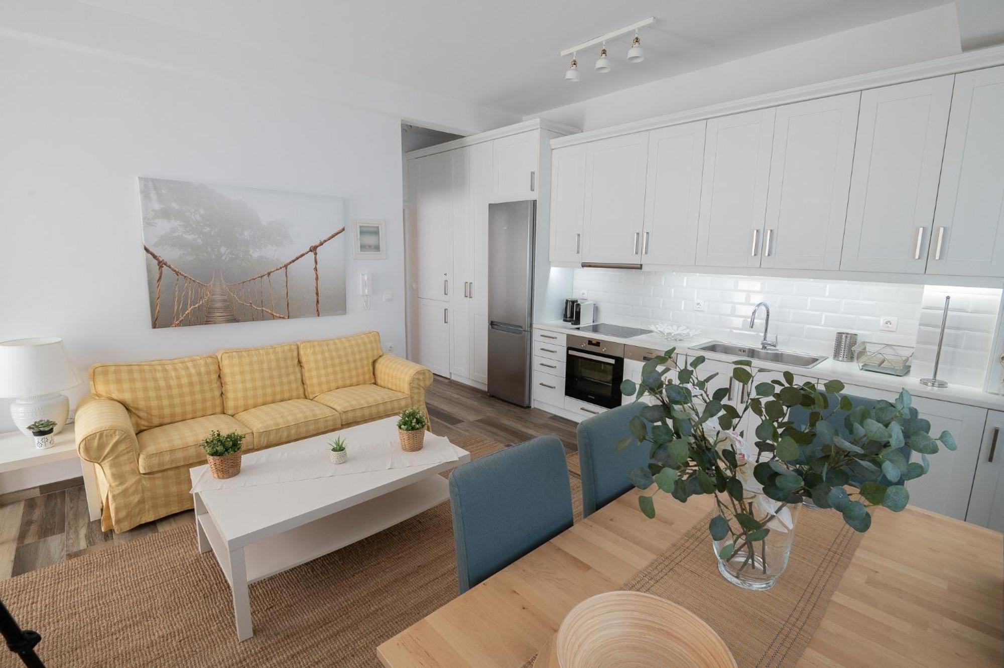 Pouletis Family Apartments - Akroyali Seaview Getaways Kalamata Room photo