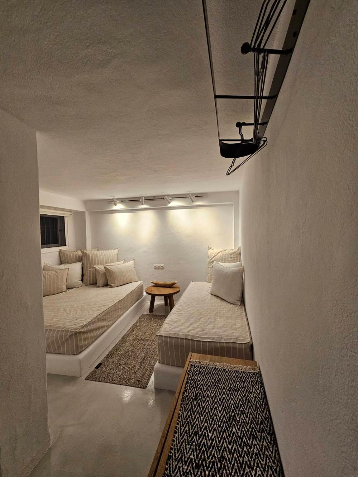 Pouletis Family Apartments - Akroyali Seaview Getaways Kalamata Exterior photo