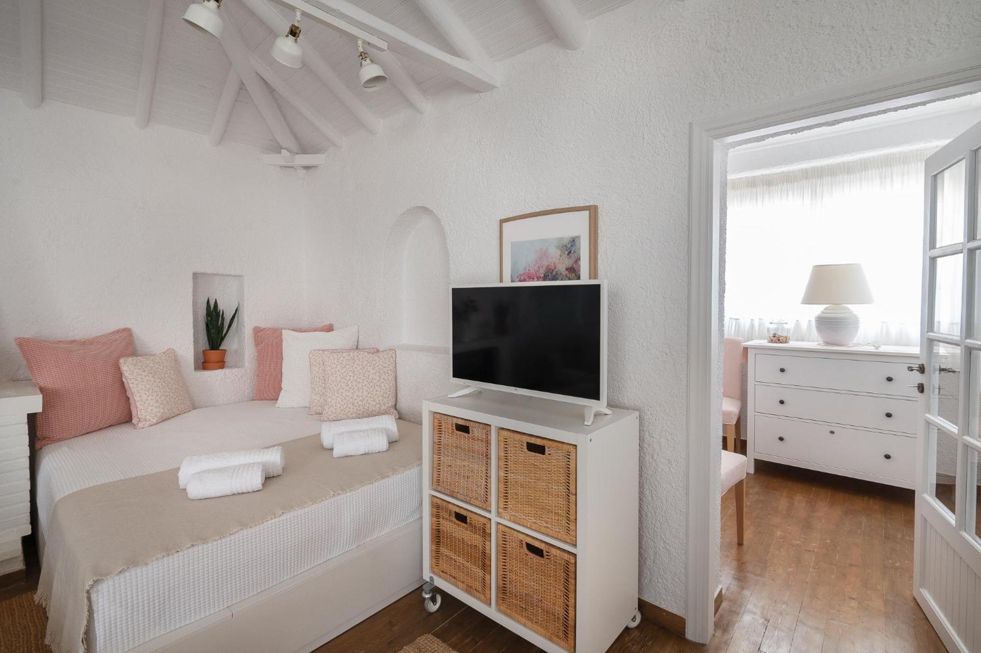 Pouletis Family Apartments - Akroyali Seaview Getaways Kalamata Room photo