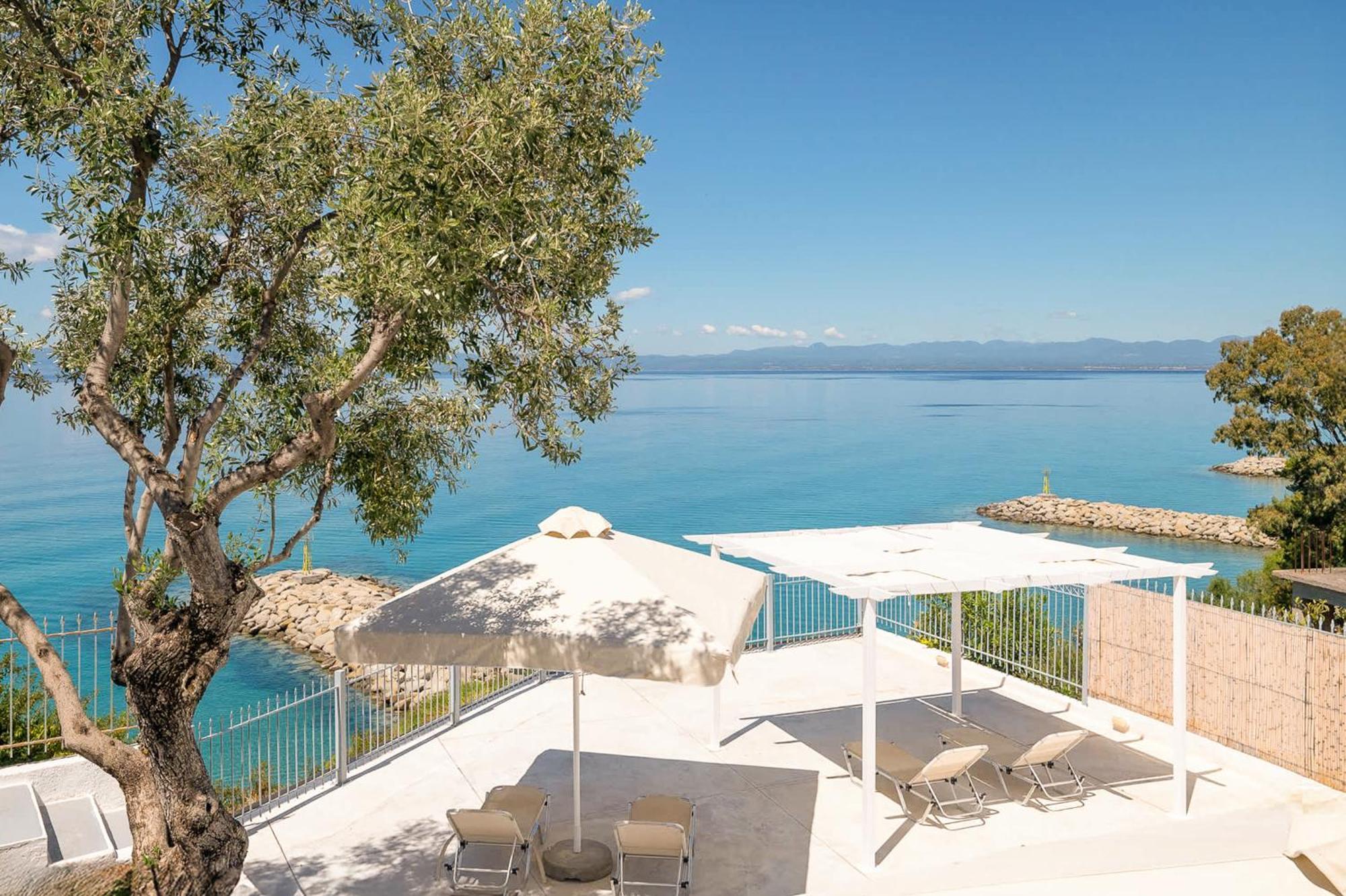 Pouletis Family Apartments - Akroyali Seaview Getaways Kalamata Exterior photo